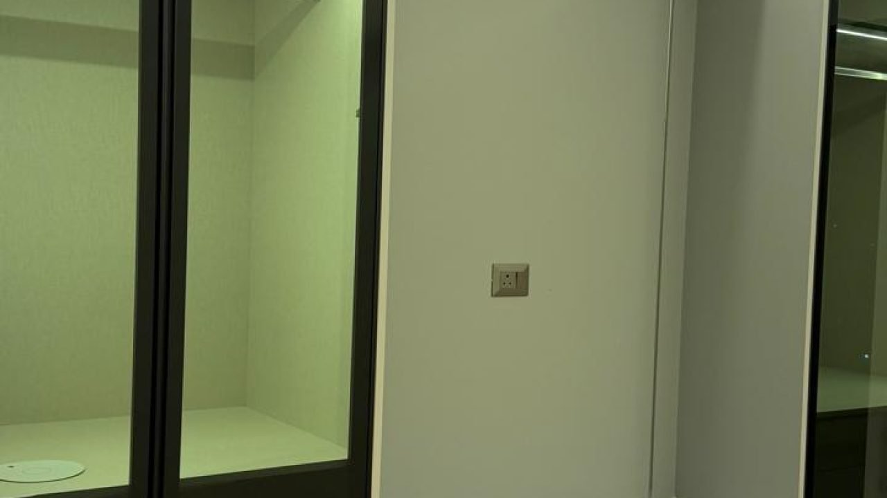 boy room wardrobe