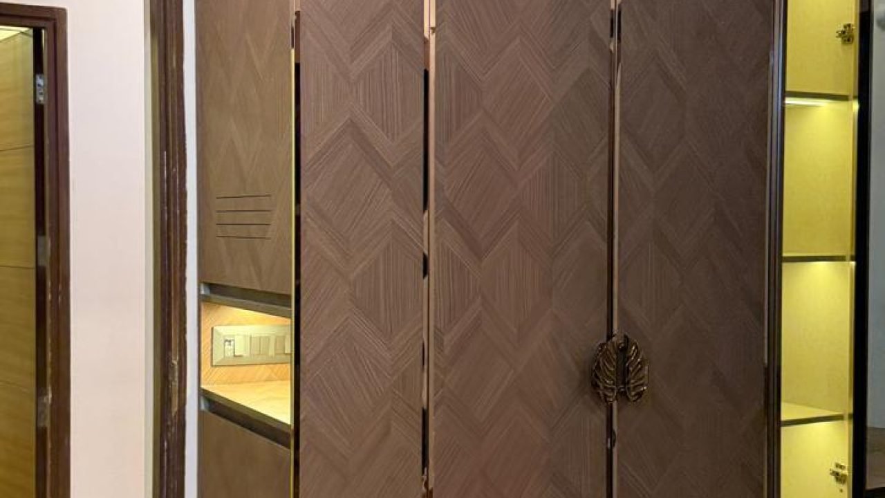 wardrobe corner